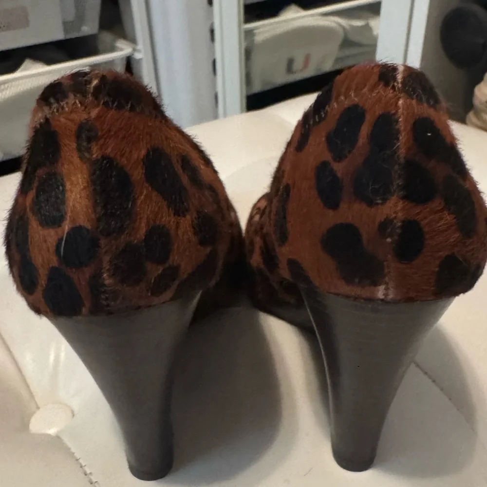 Tory Burch Leopard Print Wedges - Picture 5 of 9